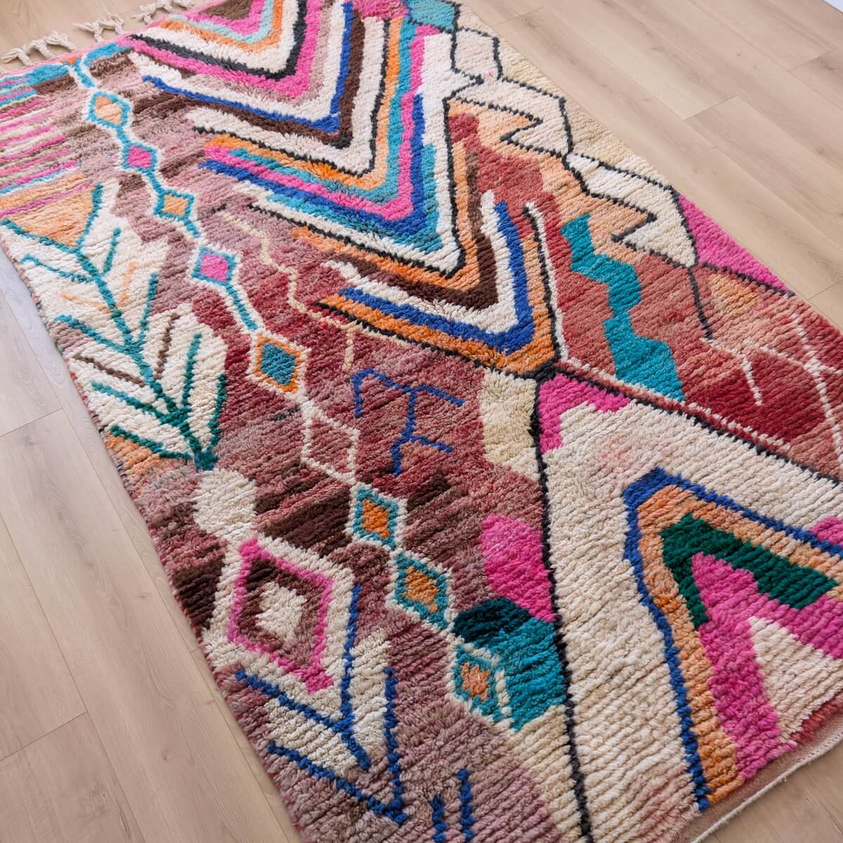 covor marocan Boujad foarte colorat cu modele vibrante creat manual din lana prin innodare de artizani - 250x150 cm
