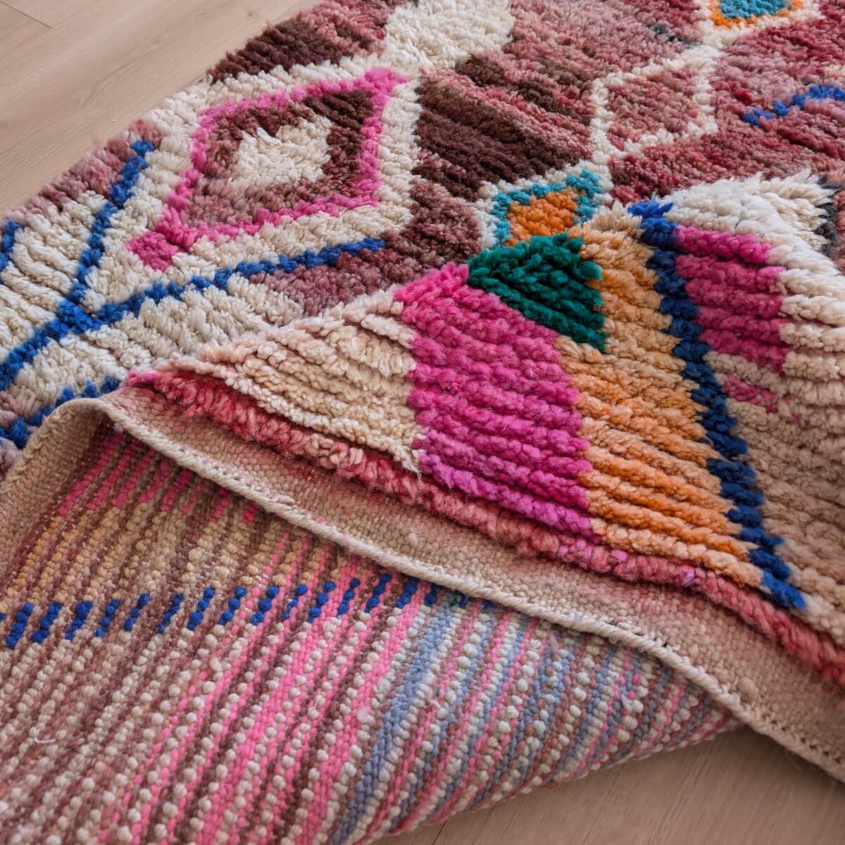 covor marocan Boujad foarte colorat cu modele vibrante creat manual din lana prin innodare de artizani - 250x150 cm, verso