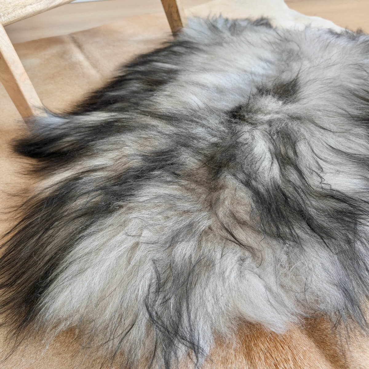 Covor din Blana Naturala de Oaie Islandeza cu fir extra lung de minim 10 cm, Nuante de Gri 105 x 70 cm, zoom