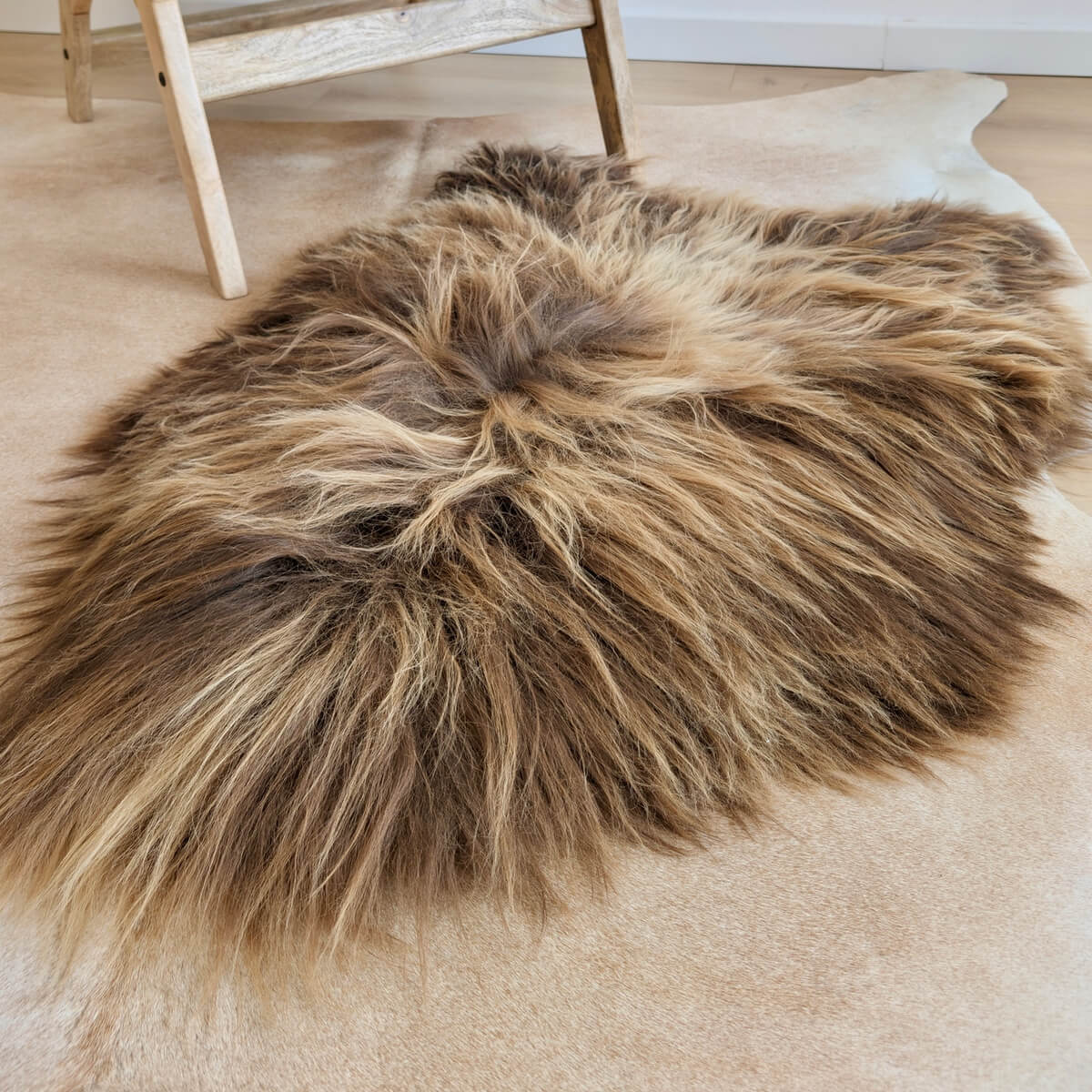 Covor din Blana Naturala de Oaie Islandeza cu fir extra lung de minim 10 cm, Maro 110 x 75 cm, zoom