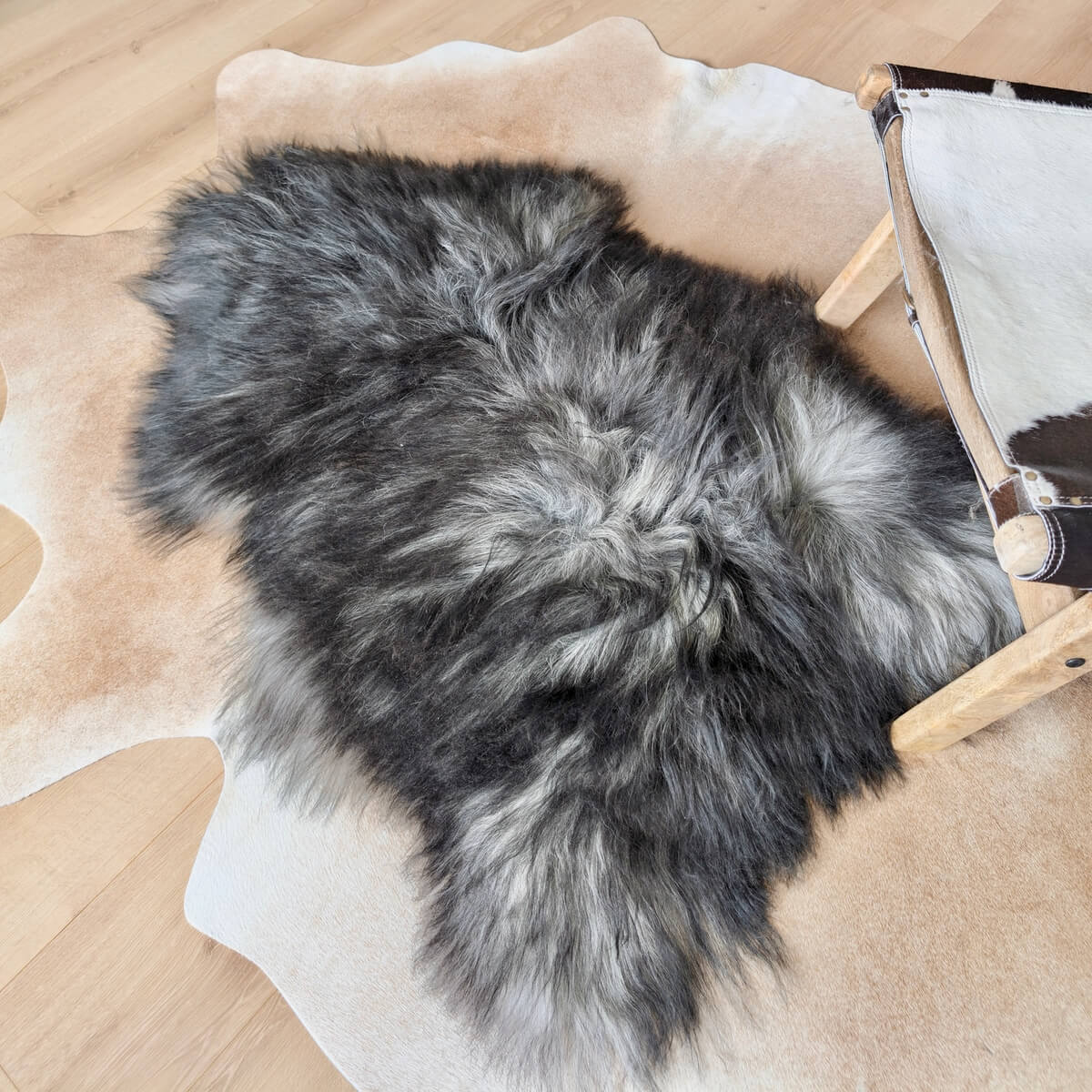 Covor din Blana Naturala de Oaie Islandeza cu fir extra lung de minim 10 cm, Nuante de Gri Inchis 130 x 80 cm, de sus