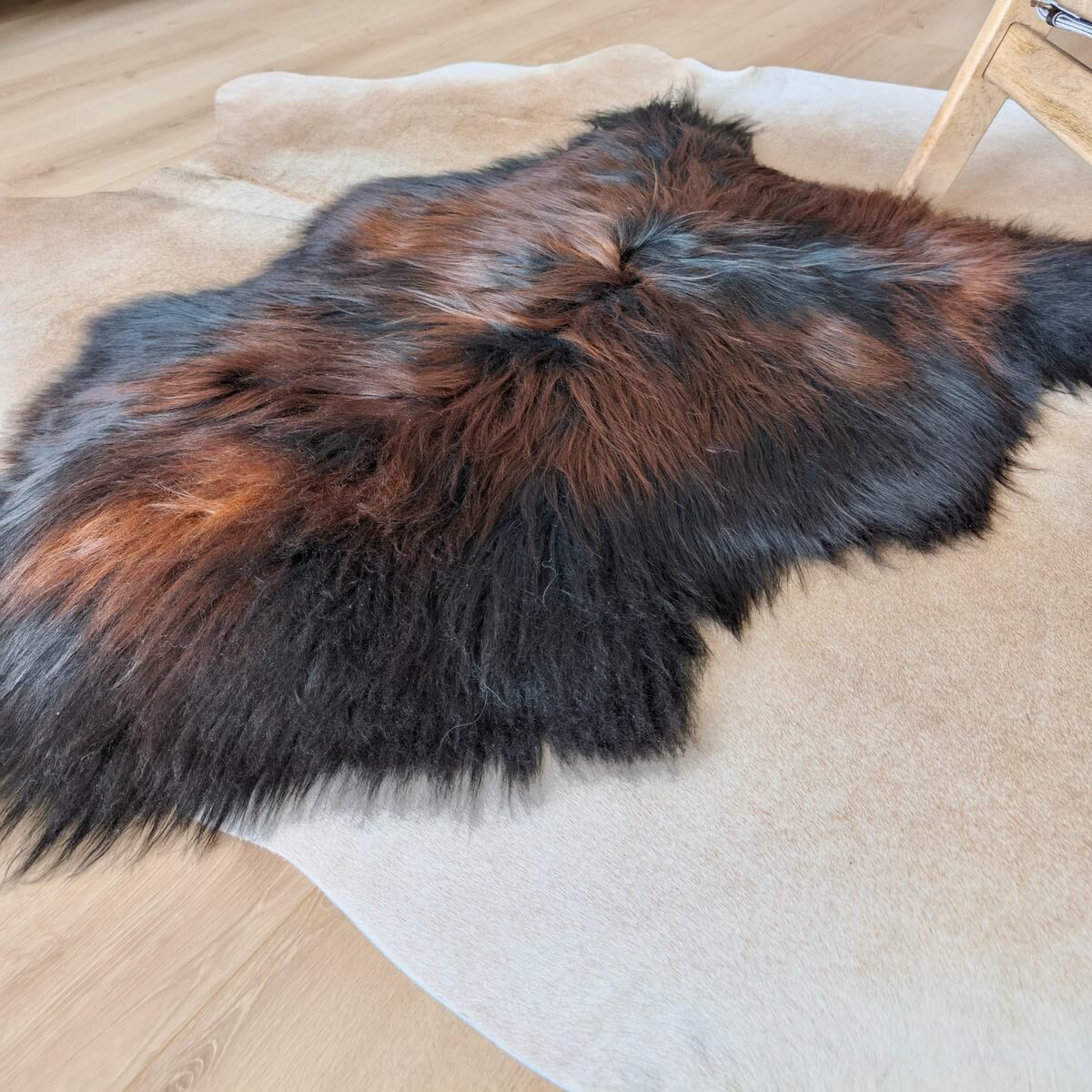 Covor din Blana Naturala de Oaie Islandeza cu fir extra lung de minim 10 cm, Negru Ruginiu 120 x 80 cm, zoom