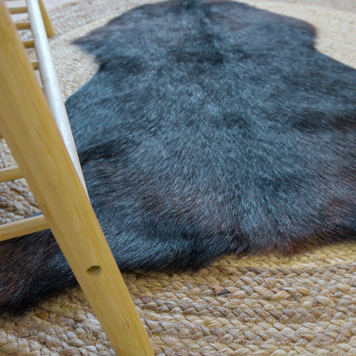 Covor din Piele de Capra, Negru