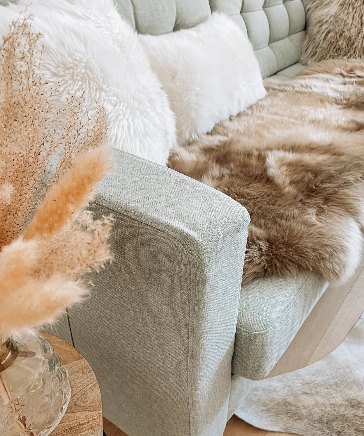 colectia de perne decorative din piele si blana naturala