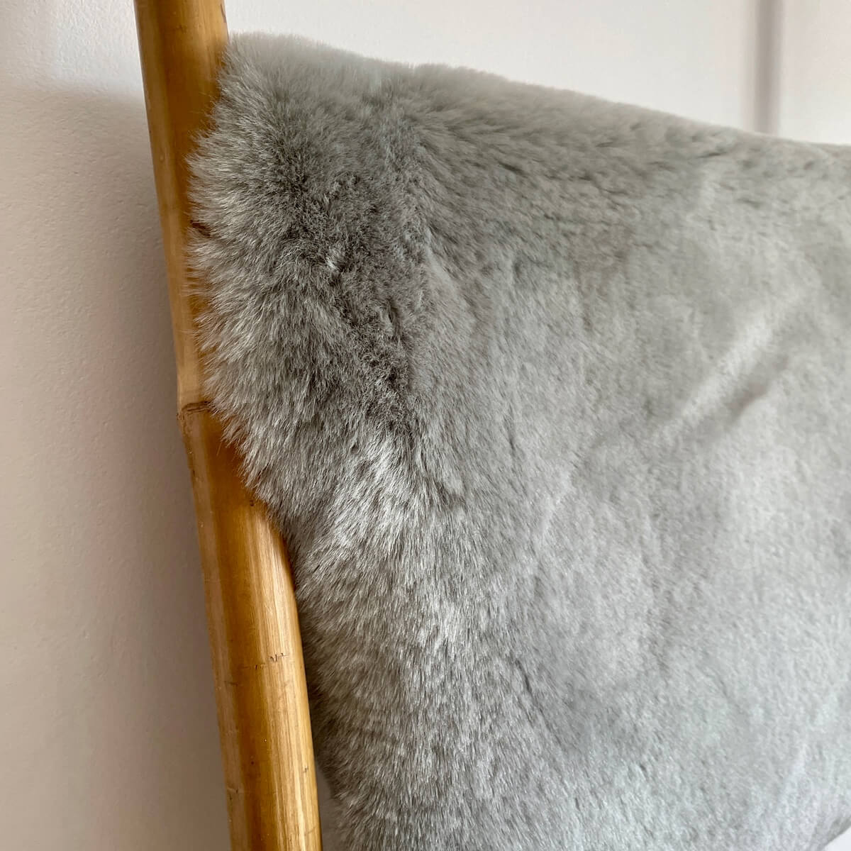 covor din blana de miel medicinal pentru bebelusi si copii, tuns scurt, gri, zoom 1