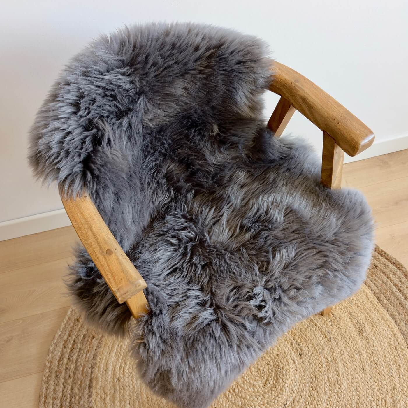 covor din blana de oaie naturala, culoare gri inchis, dens pufos si moale cu fir lung, australian sheepskins, marime single, de sus 2