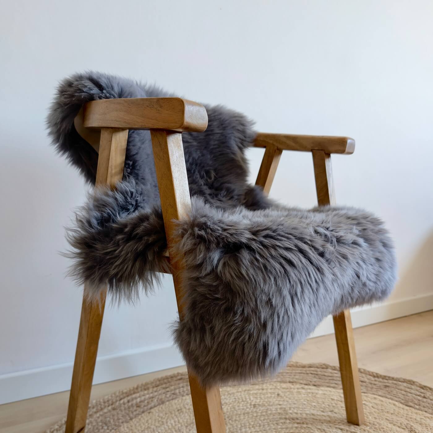 covor din blana de oaie naturala, culoare gri inchis, dens pufos si moale cu fir lung, australian sheepskins, marime single 100 cm