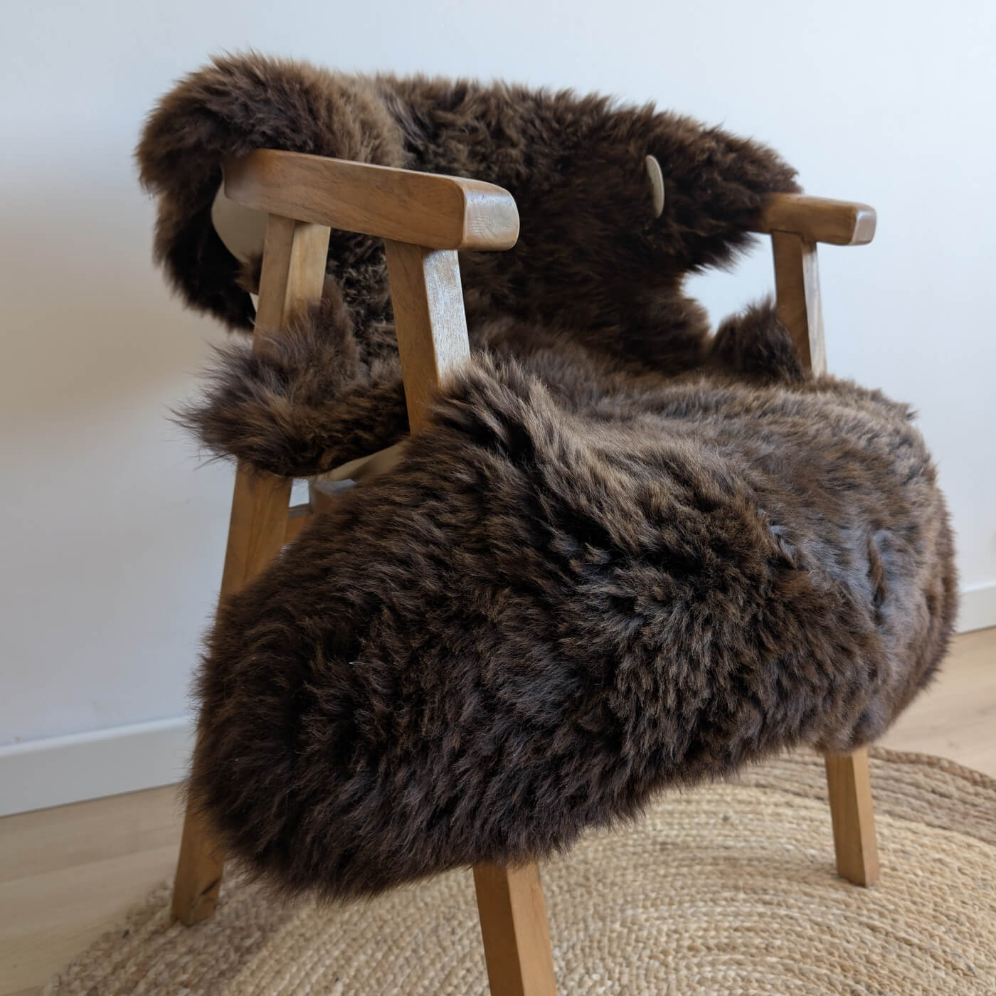 covor din blana de oaie australiana, culoare maro natural, dens pufos si moale cu fir lung, australian sheepskins, marime single, de aproape