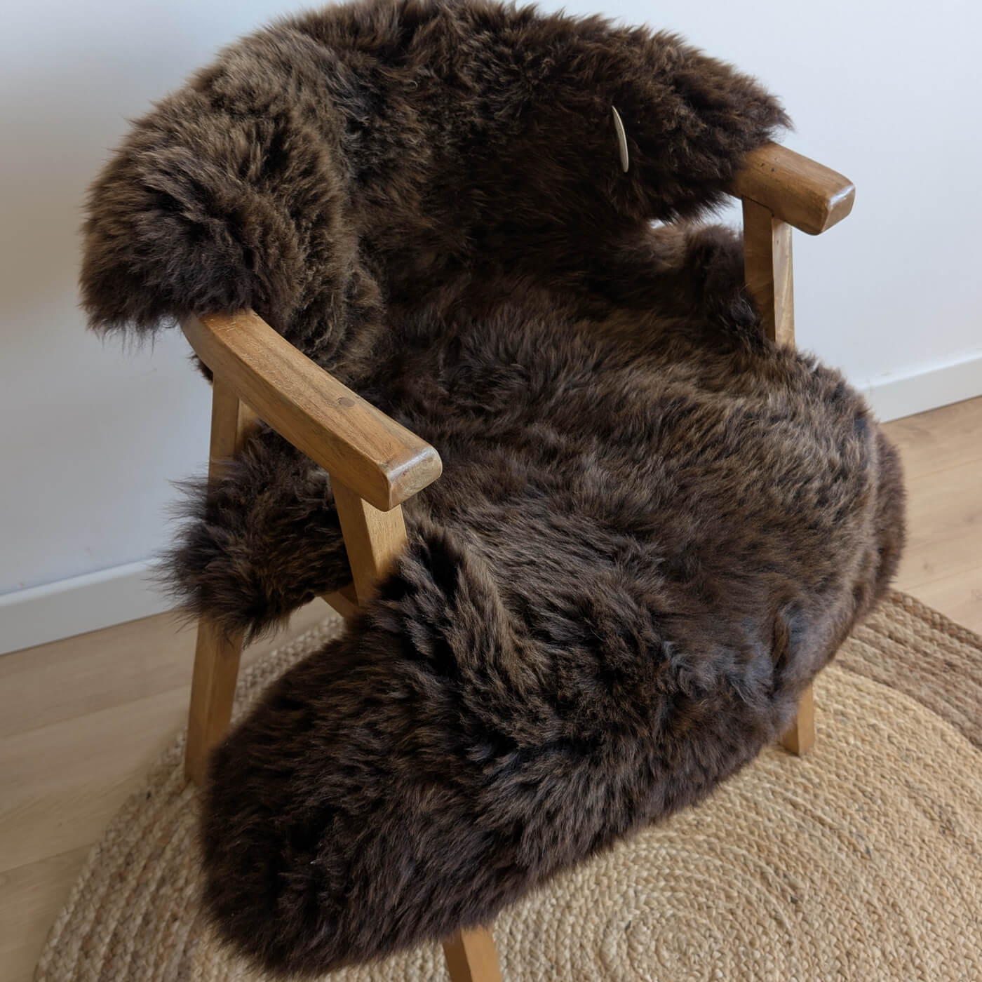 covor din blana de oaie australiana, culoare maro natural, dens pufos si moale cu fir lung, australian sheepskins, marime single, de sus