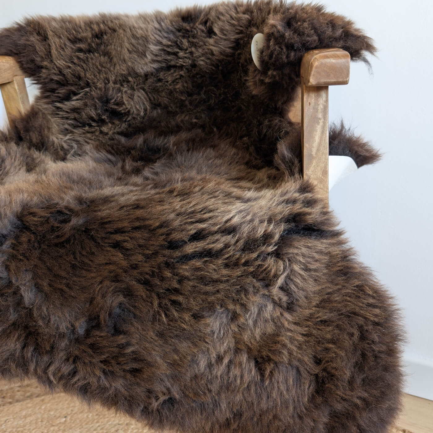 covor din blana de oaie australiana, culoare maro natural, dens pufos si moale cu fir lung, australian sheepskins, marime single, zoom 2