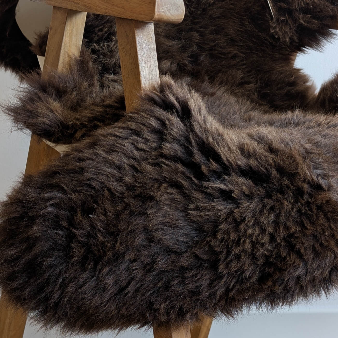 covor din blana de oaie australiana, culoare maro natural, dens pufos si moale cu fir lung, australian sheepskins, marime single, zoom