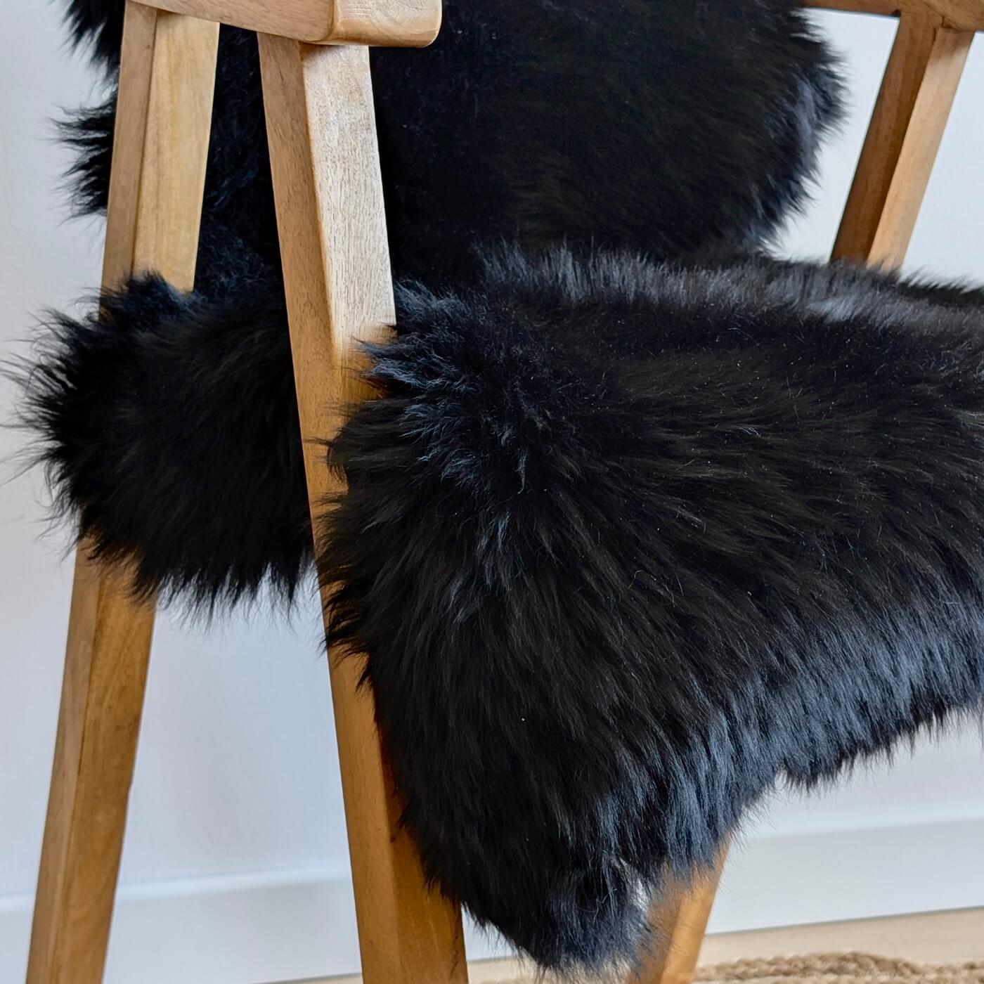 covor din blana de oaie naturala, culoare negru, dens pufos si moale cu fir lung, australian sheepskins, marime single, frumos