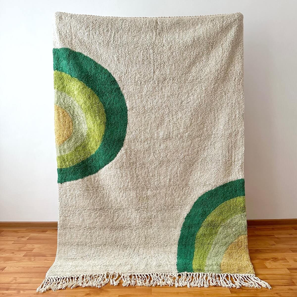 covor modern din bumbac reciclat alb cu linii grafice nuante verde