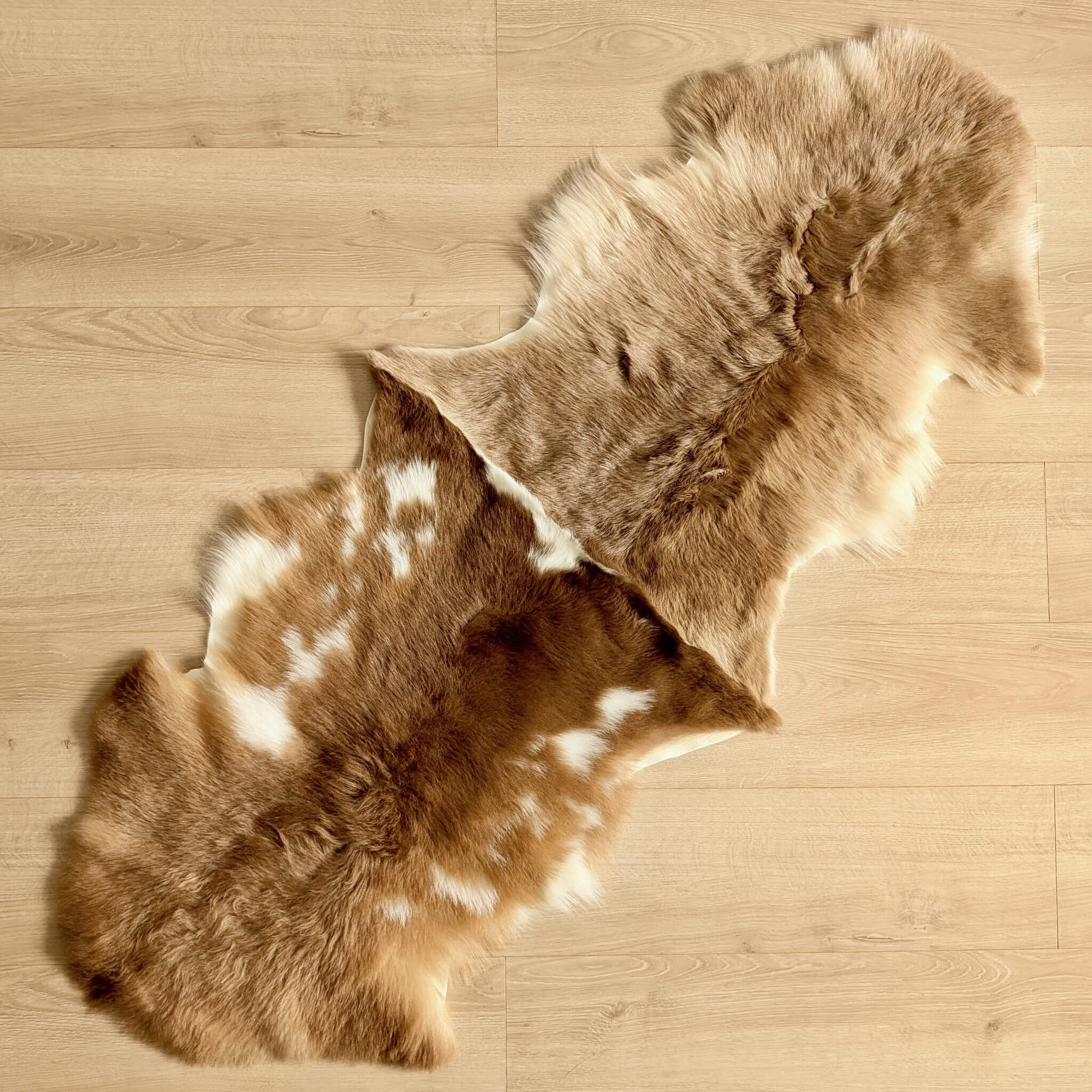 Covor dublu de tip traversa din blana de miel toscana cu lungime 150 cm, model rustic simplu sau cu pete
