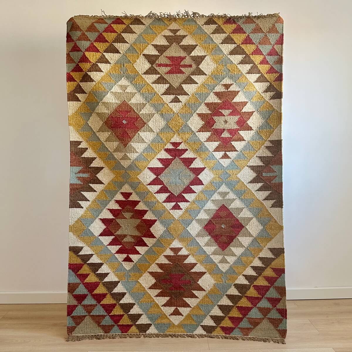 Covor traditional cu tesatura plata kilim Kazak, multicolor cu modele geometrice aztece, nuante calde.