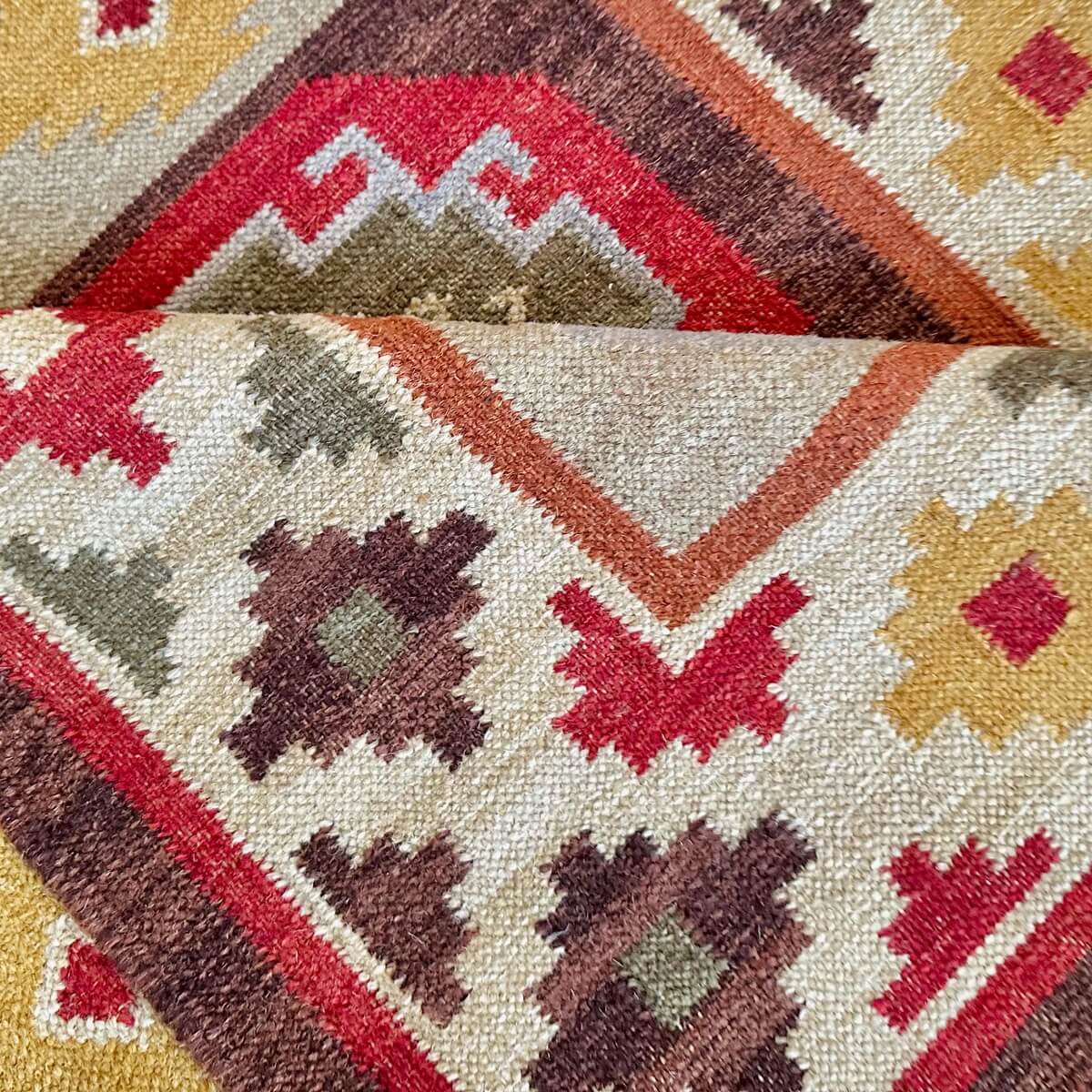 covor traditional kilim cu tesatura plata Kohra, model mic 120x180, multicolor nuante calde de maro rosu crem cu modele geometrice aztece, zoom