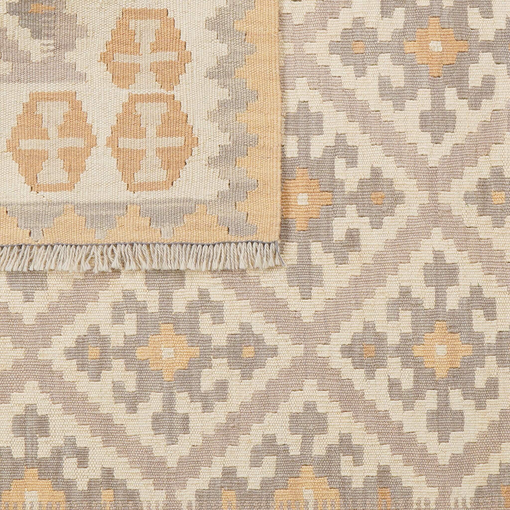 Covor din lână reversibil țesut manual cu motive geometrice in nuante de bej si gri Kilim Gashghai (182cm x 129cm)