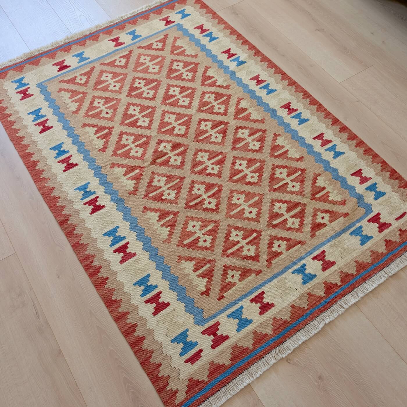 Covor tradițional din lână cu țesătură plata - Kilim Gashghai (150cm x 105cm) - 100% lână virgină - culori calde, forme geometrice - întins