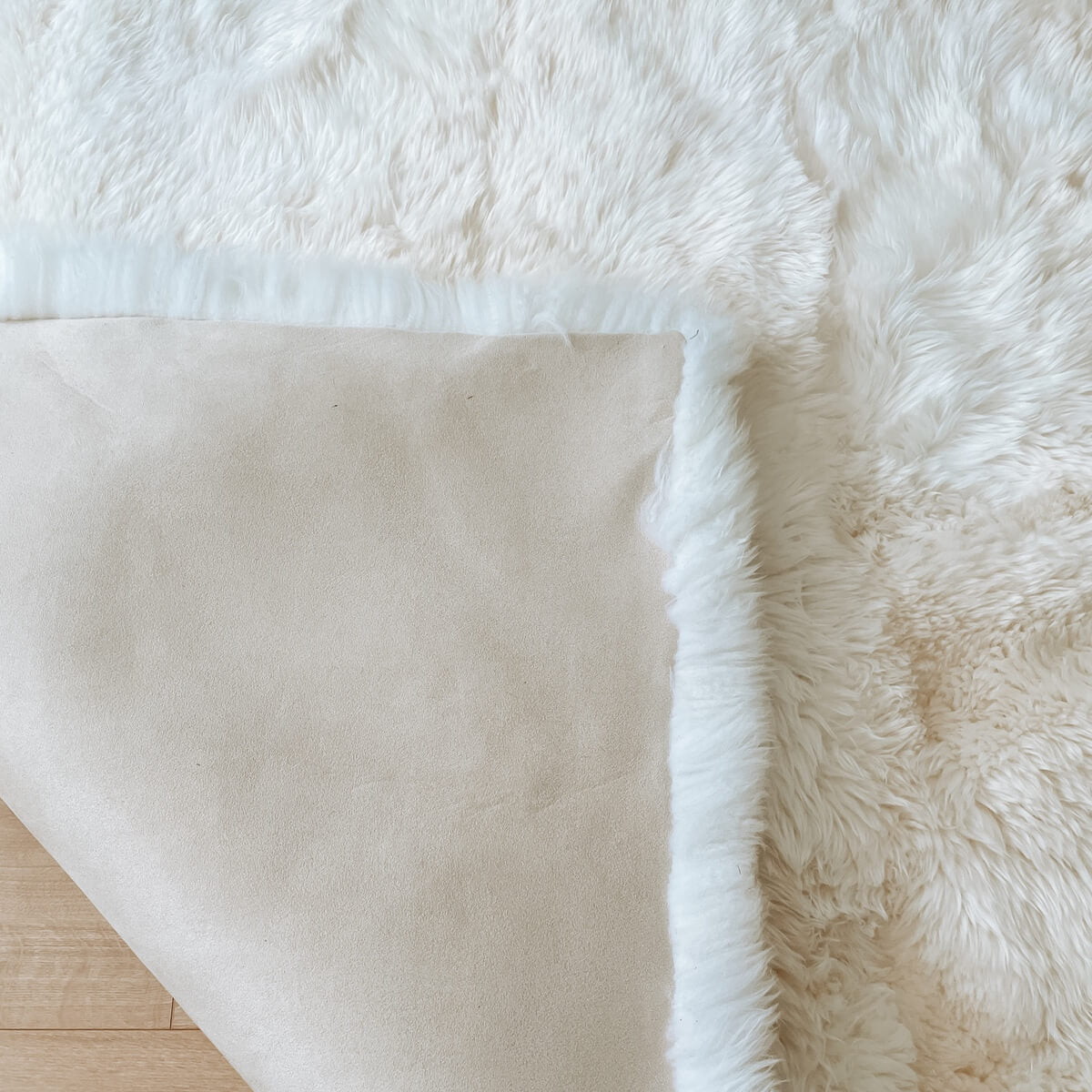 covor mare dreptunghiular din blana naturala de oaie, pentru living sau dormitor, 230 x 160, alb, spate