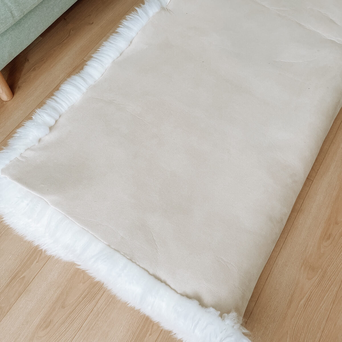 covor mare dreptunghiular din blana naturala de oaie, pentru living sau dormitor, 230 x 160, alb, verso