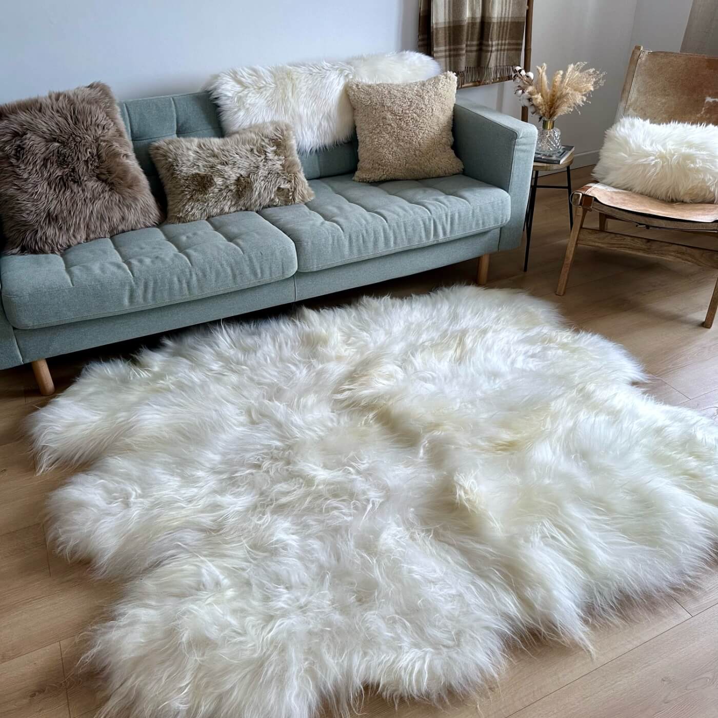 Covor sexto din blană naturală de oaie islandeză realizat din 6 piei întregi cusute împreună, idei living