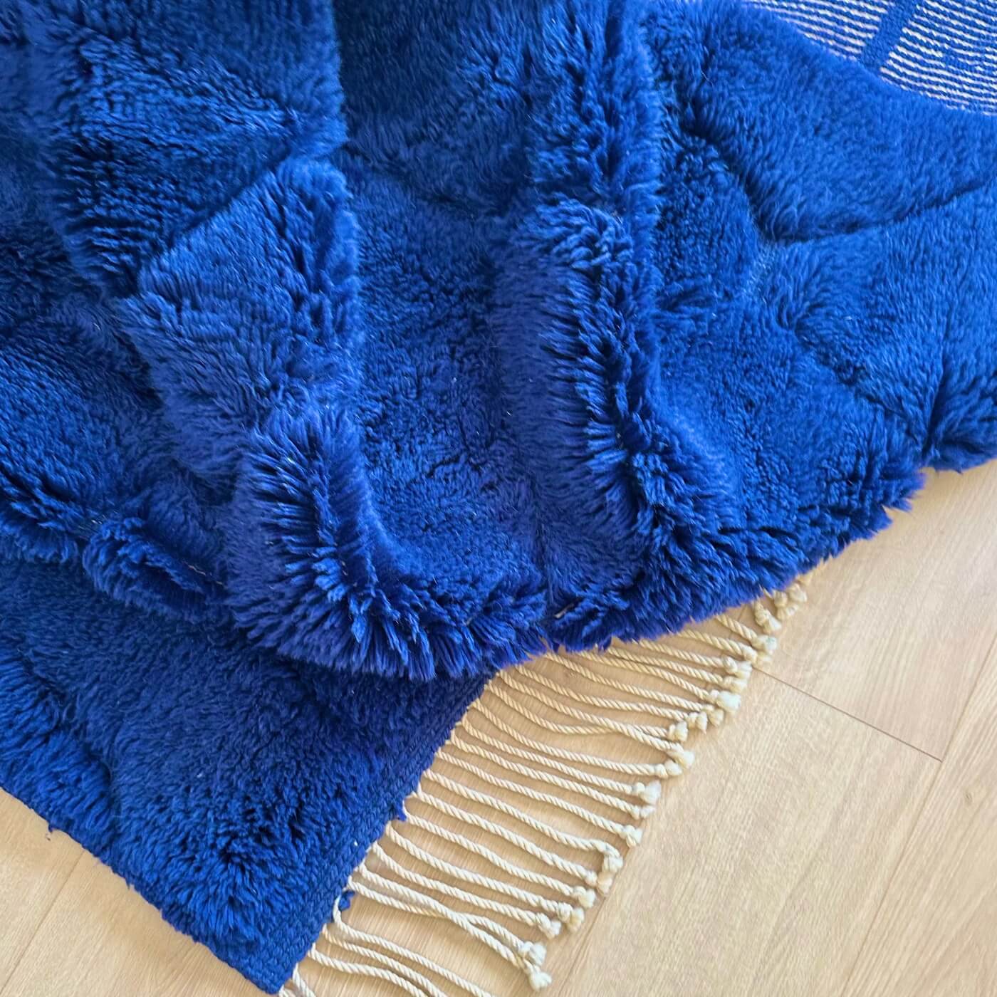 Covor marocan din lână organică Beni Mrirt Crossroads, Albastru, 200x140 cm, dens, gros si pufos, perfect pentru living si dormitor, grosimea lanii
