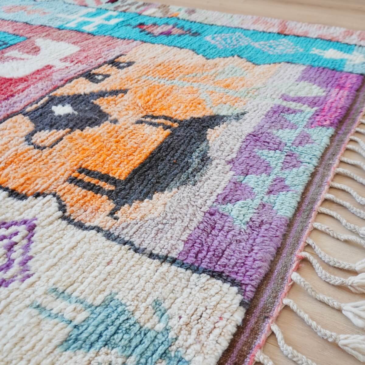 Covor Marocan multicolor din tribul Boujad, innodat manual din lana naturala, multicolor cu simboluri 270x170cm, ciucuri