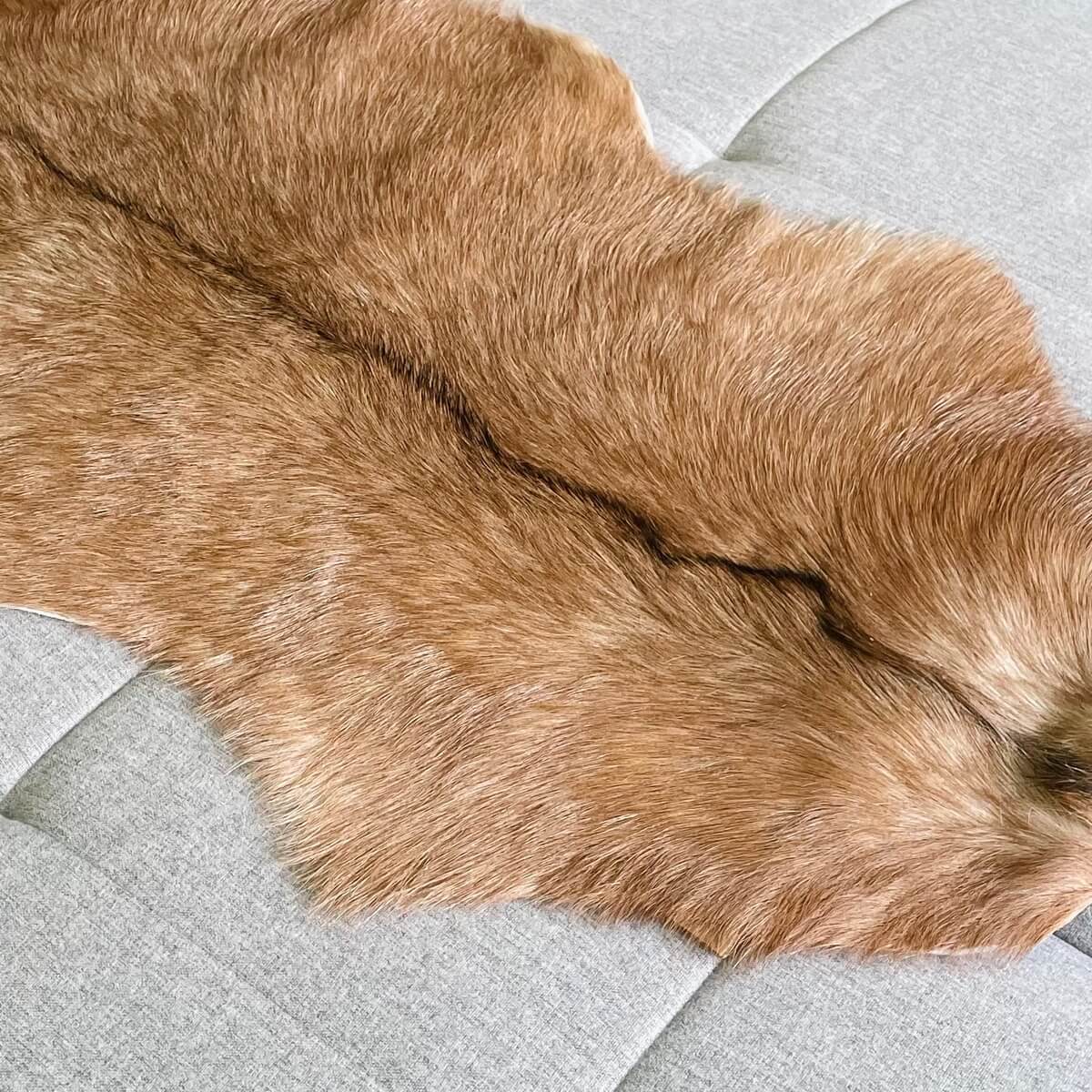covor din piele de capra naturala maro, zoom