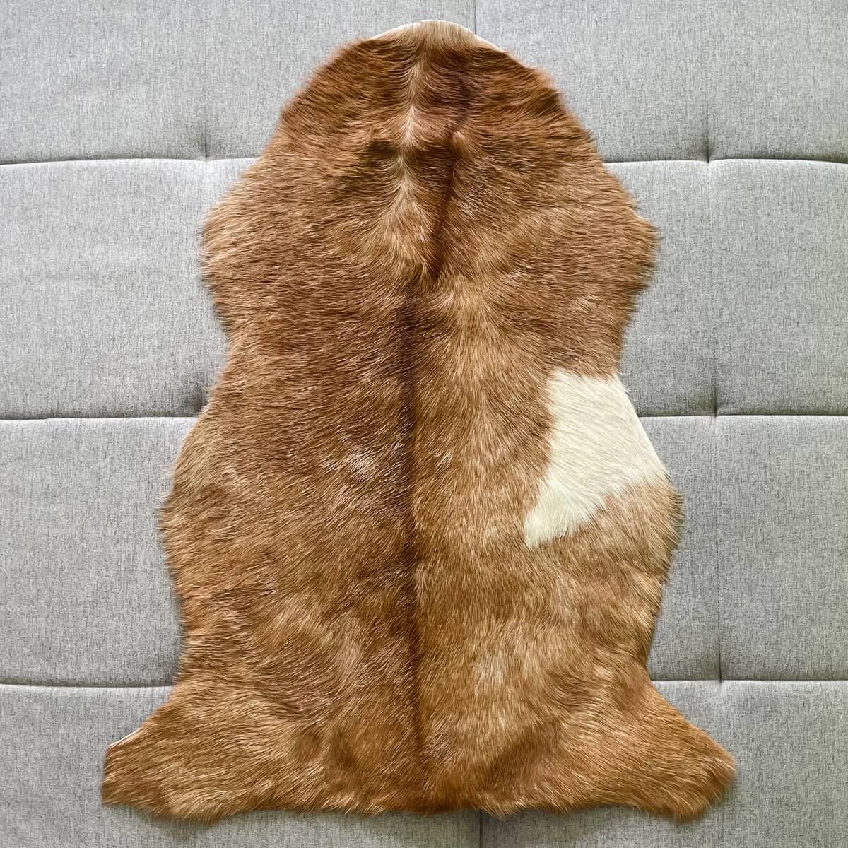 covor piele de capra naturala bej si alb, mango+bloom