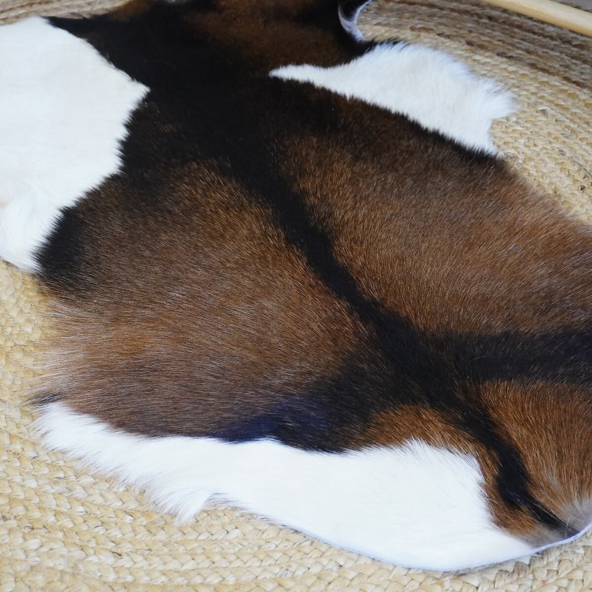 covor mic din piele naturala de capra din tibet in nuante tricolore, mango+bloom