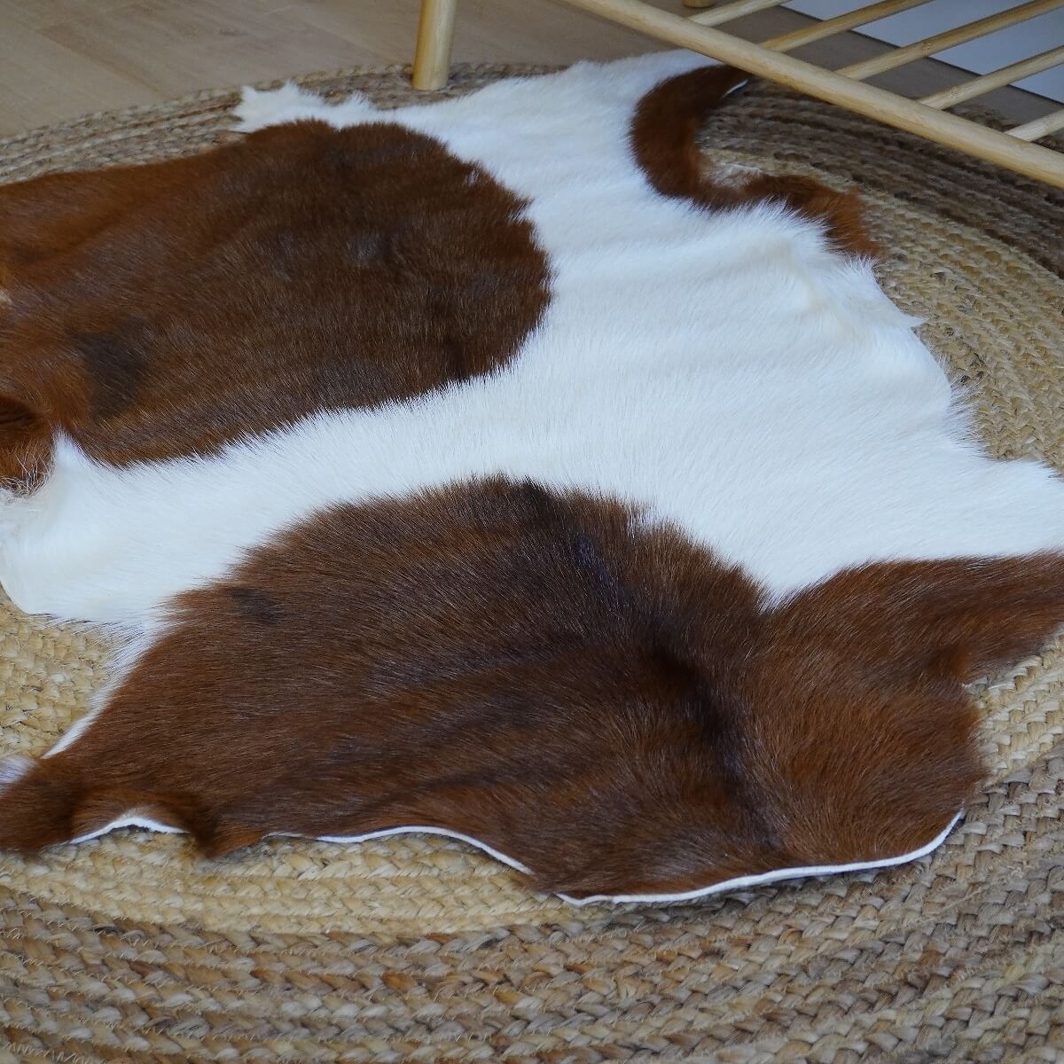 Covor din Piele de Capra, Maro cu Alb