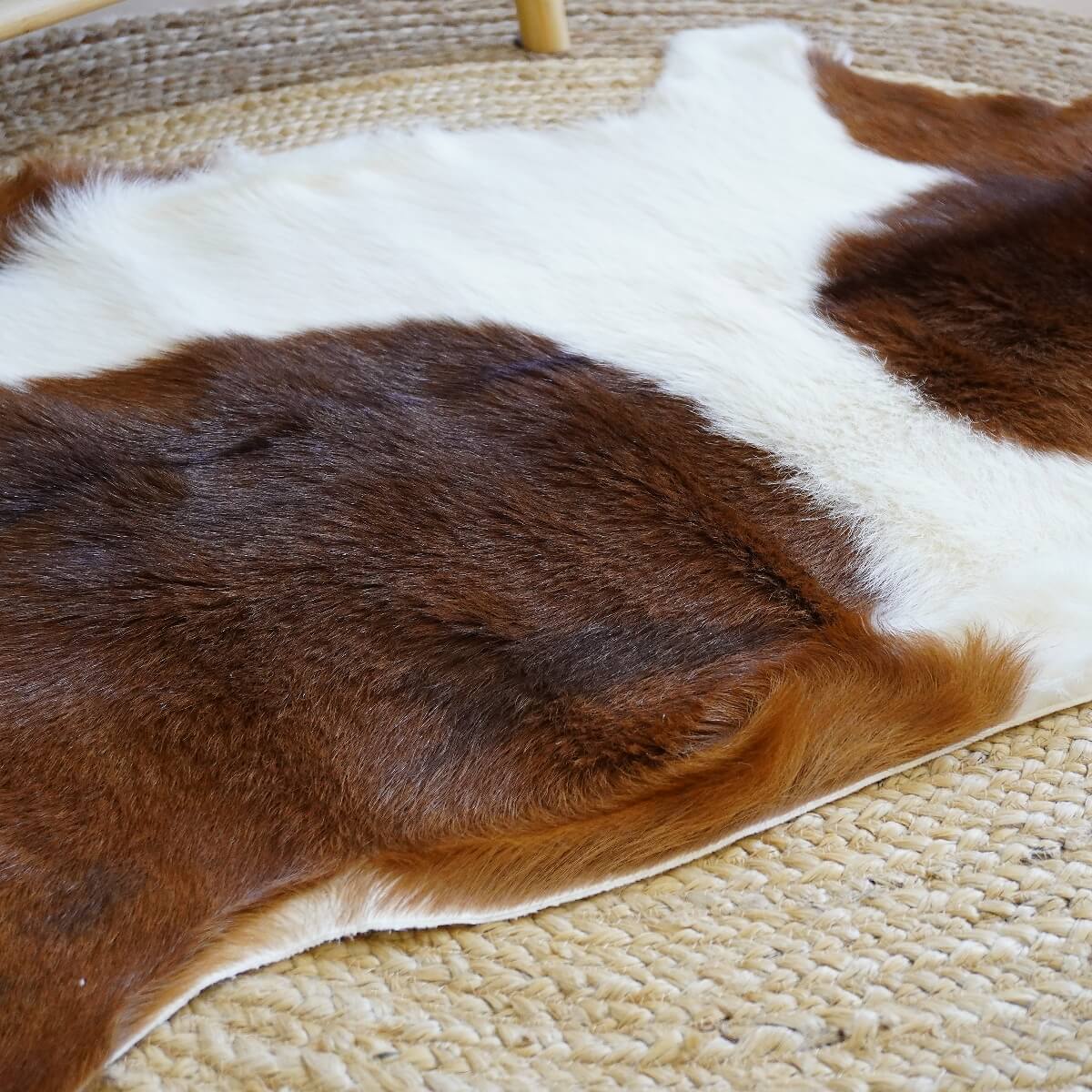 Covor din Piele de Capra, Maro cu Alb