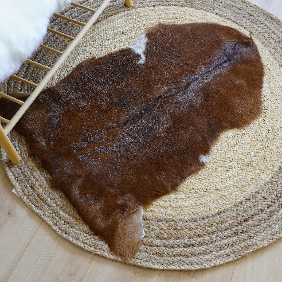 Covor din Piele de Capra, Maro