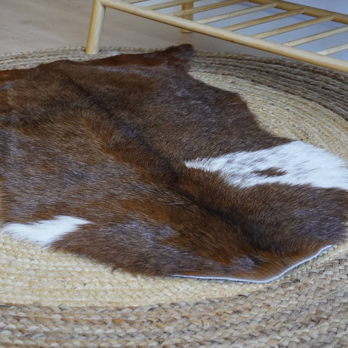 Covor din Piele de Capra, Maro cu Alb