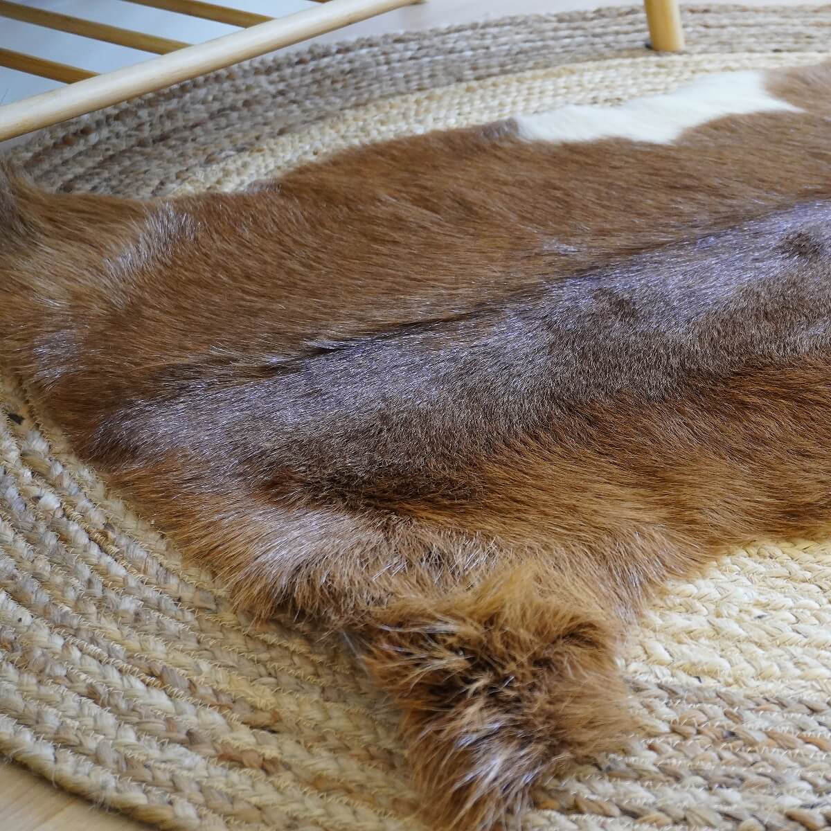 Covor din Piele de Capra, Maro cu Alb