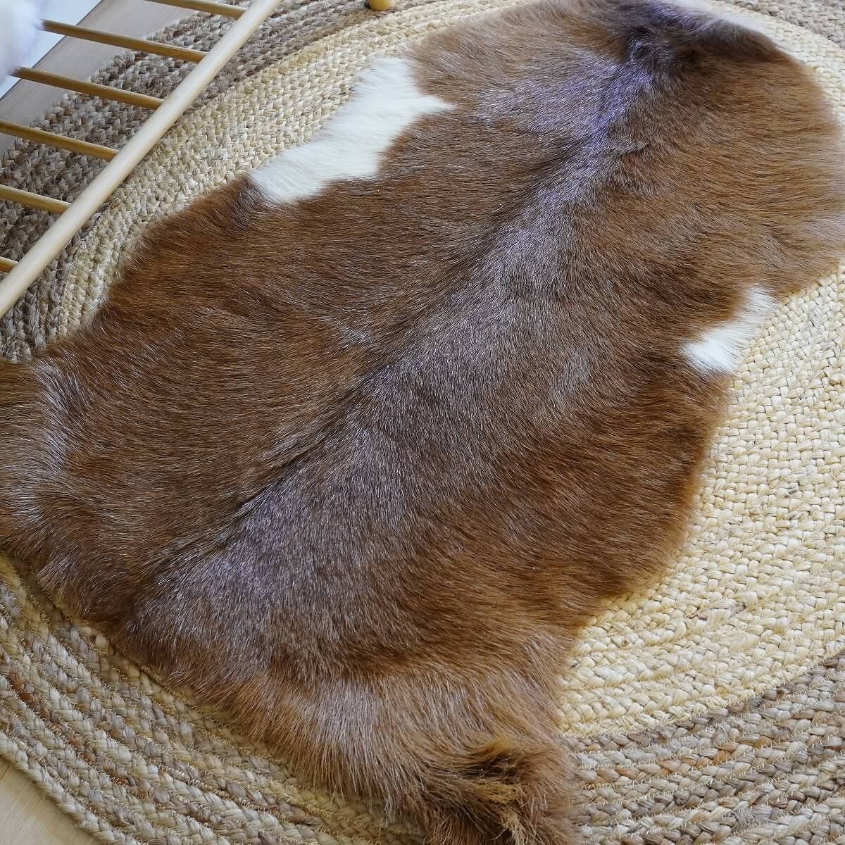 Covor din Piele de Capra, Maro cu Alb