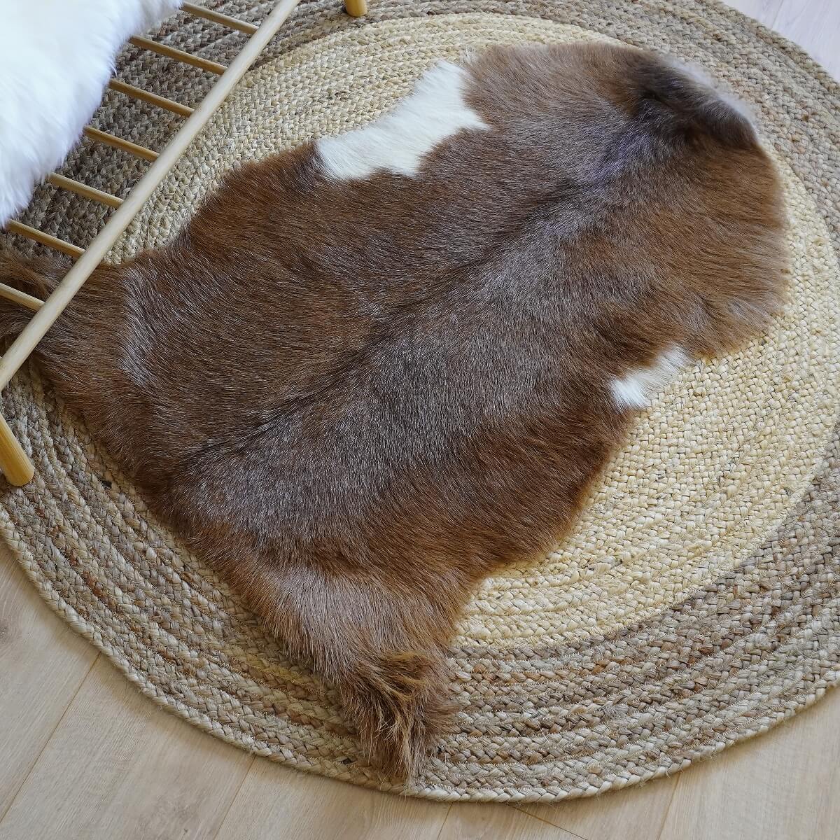 Covor din Piele de Capra, Maro cu Alb