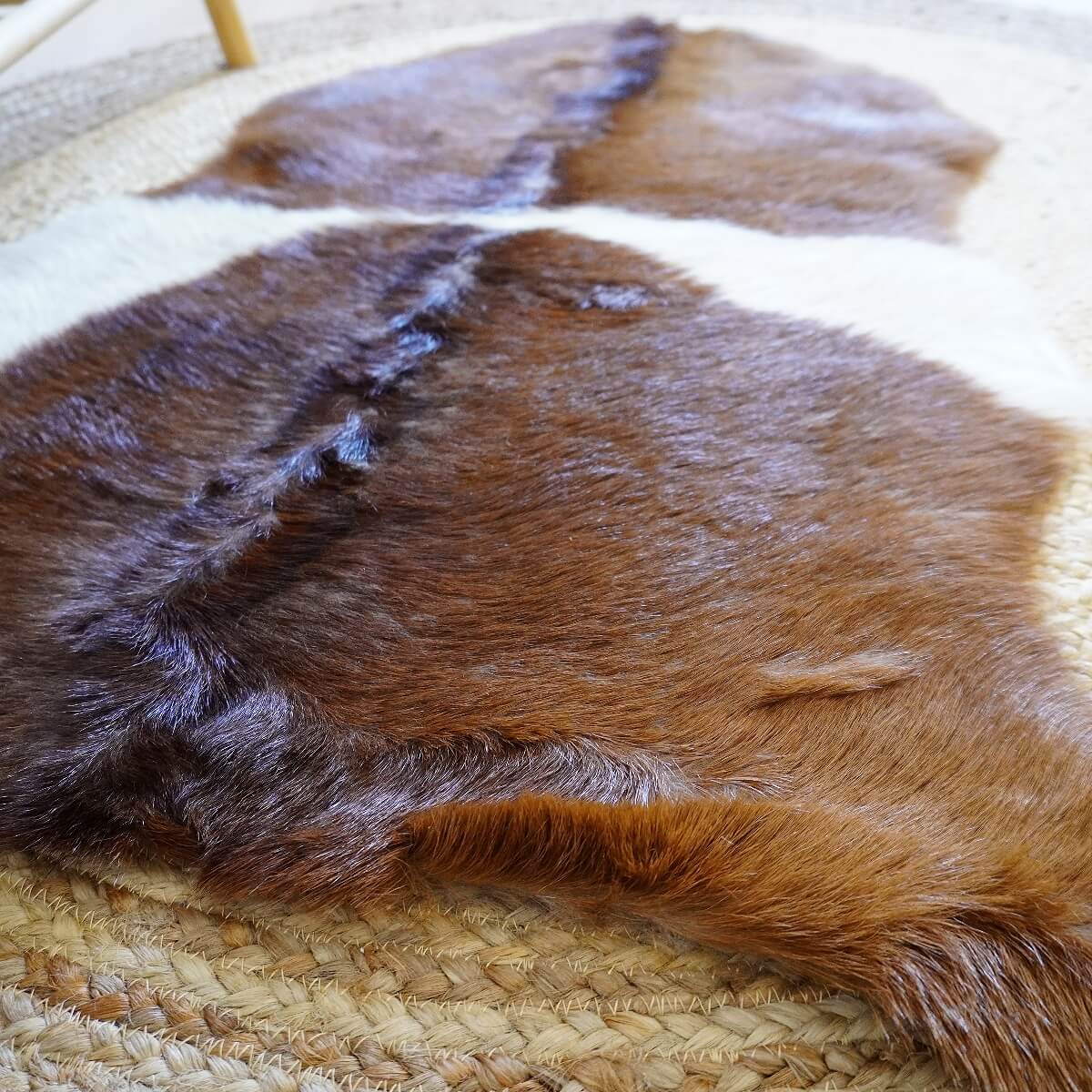 Covor din Piele de Capra, Maro cu Alb