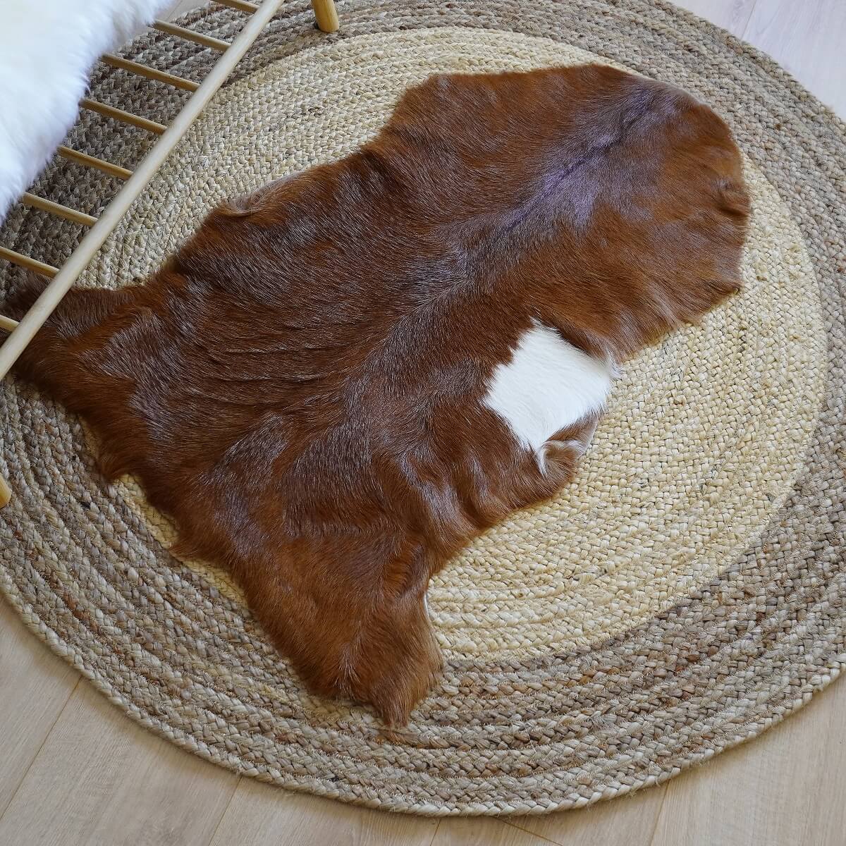 Covor din Piele de Capra, Maro cu alb