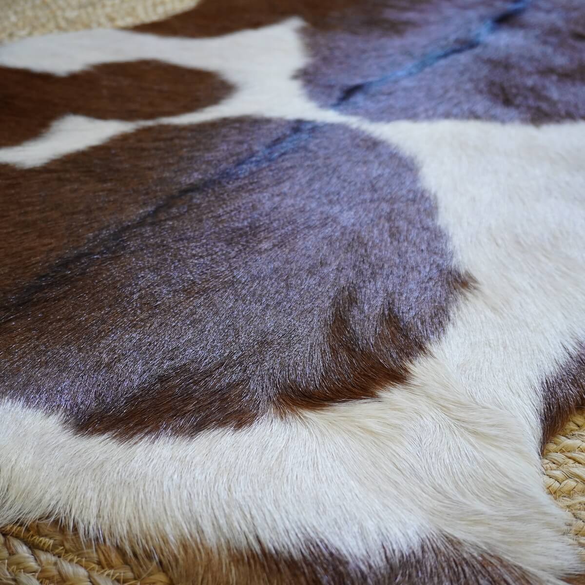 Covor din Piele de Capra, Maro cu Alb