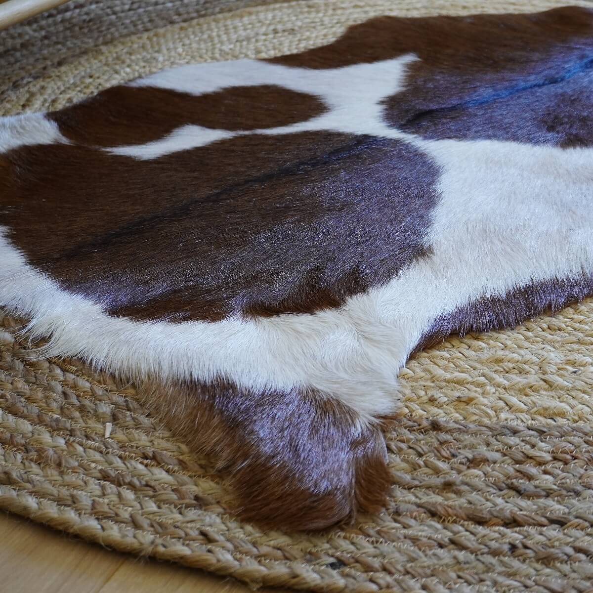 Covor din Piele de Capra, Maro cu Alb
