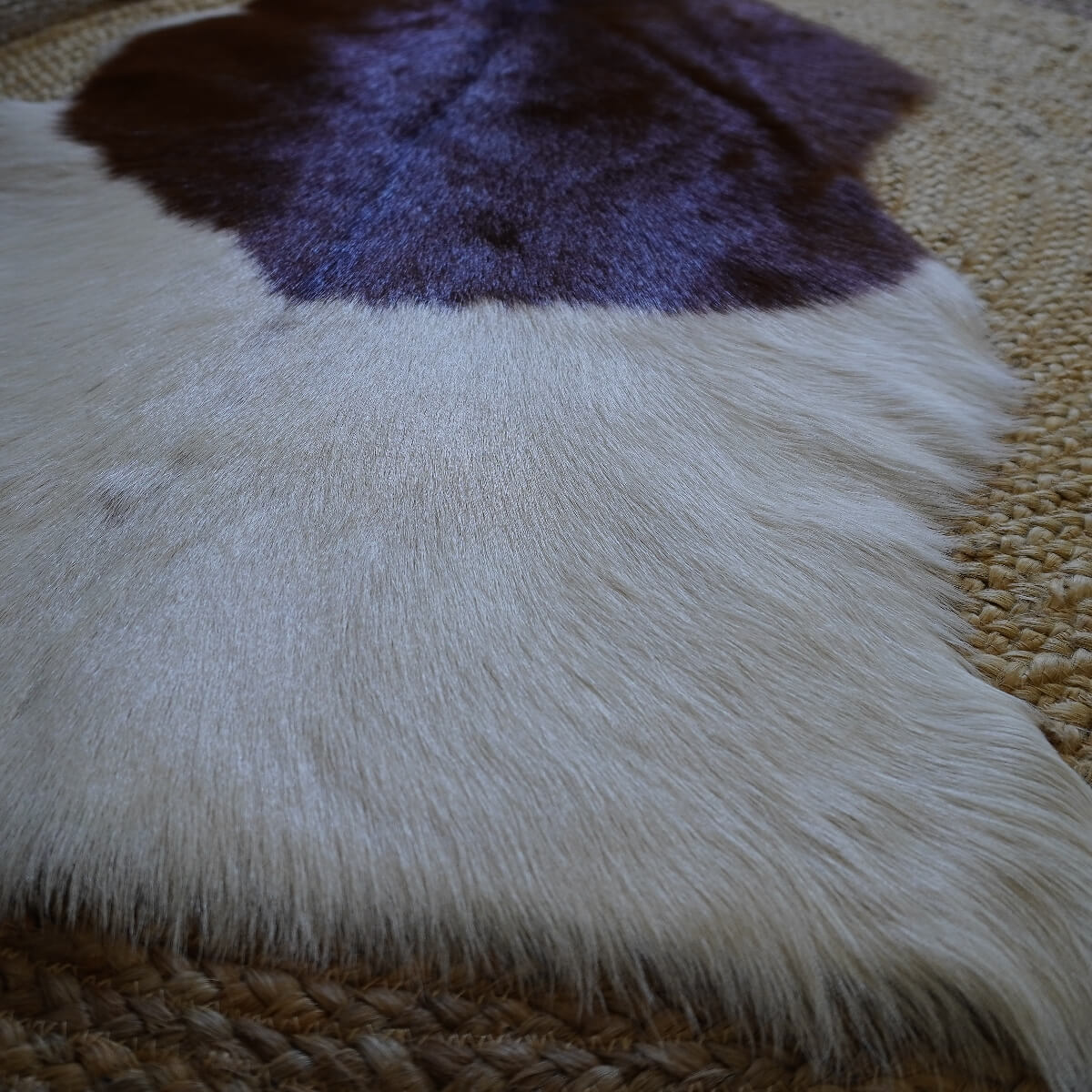 Covor din Piele de Capra, Maro cu Alb