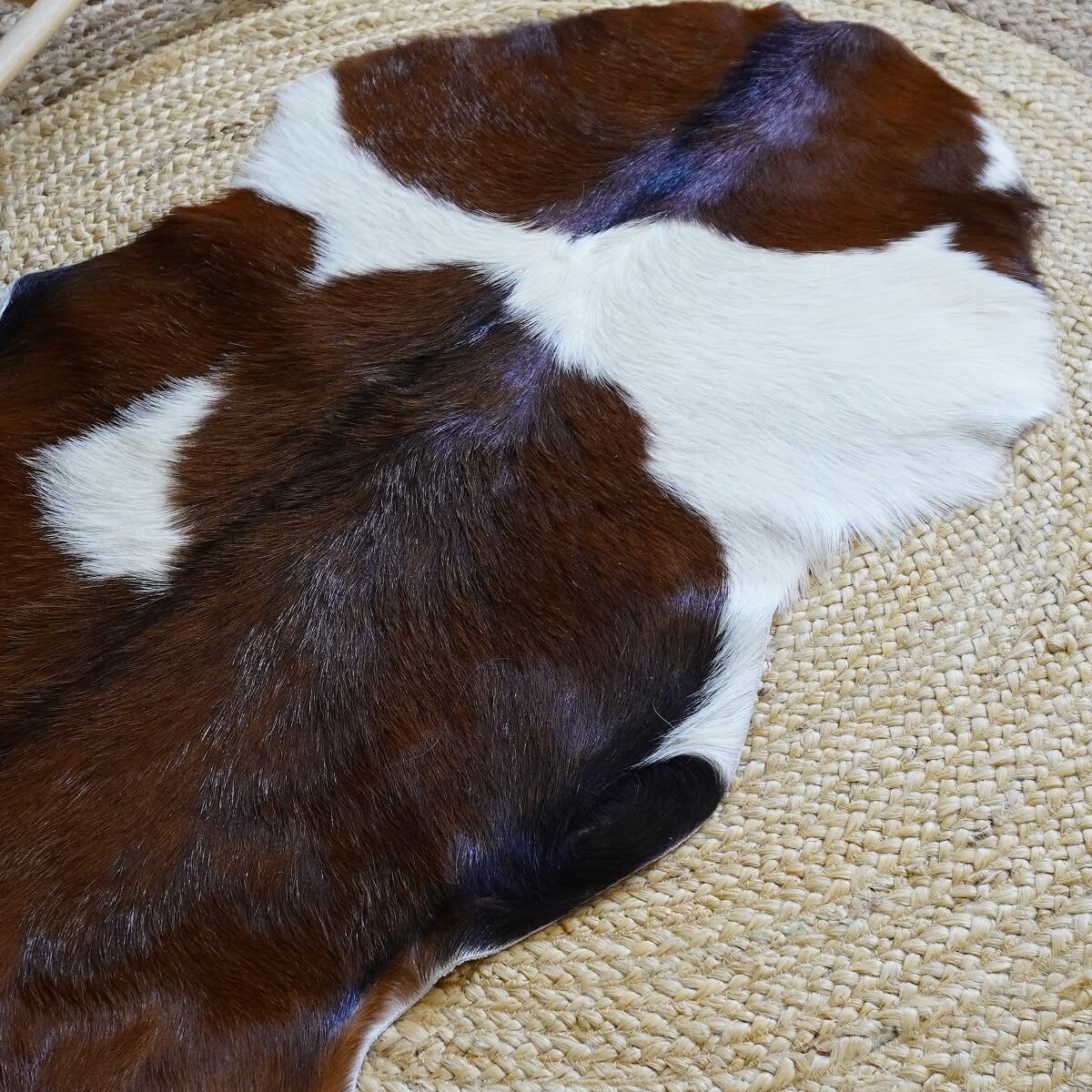 Covor din Piele de Capra, Maro cu Alb