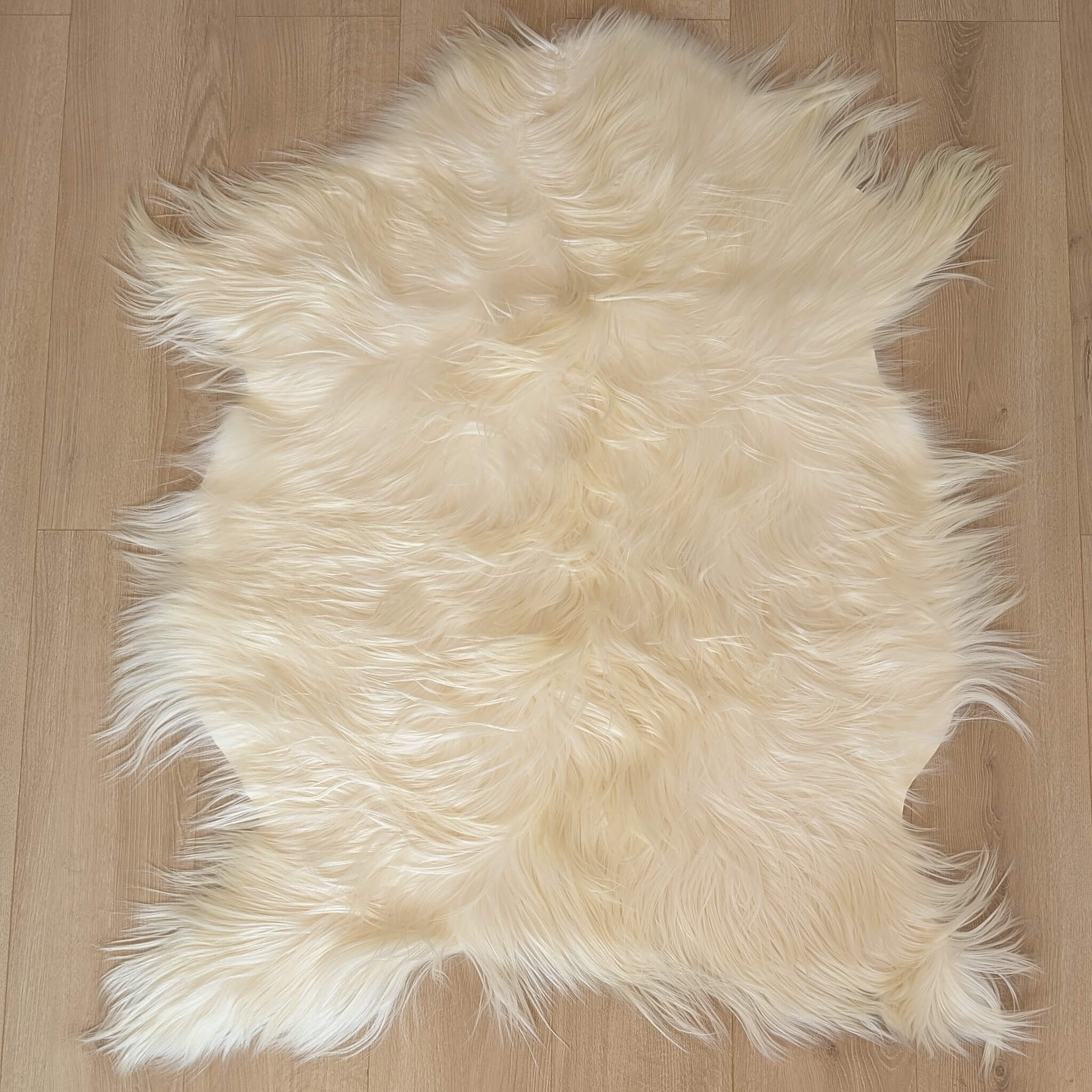 Covor din piele naturala de capra mongola cu fir extra lung si ondulat, nuanta alb ivory varianta 3