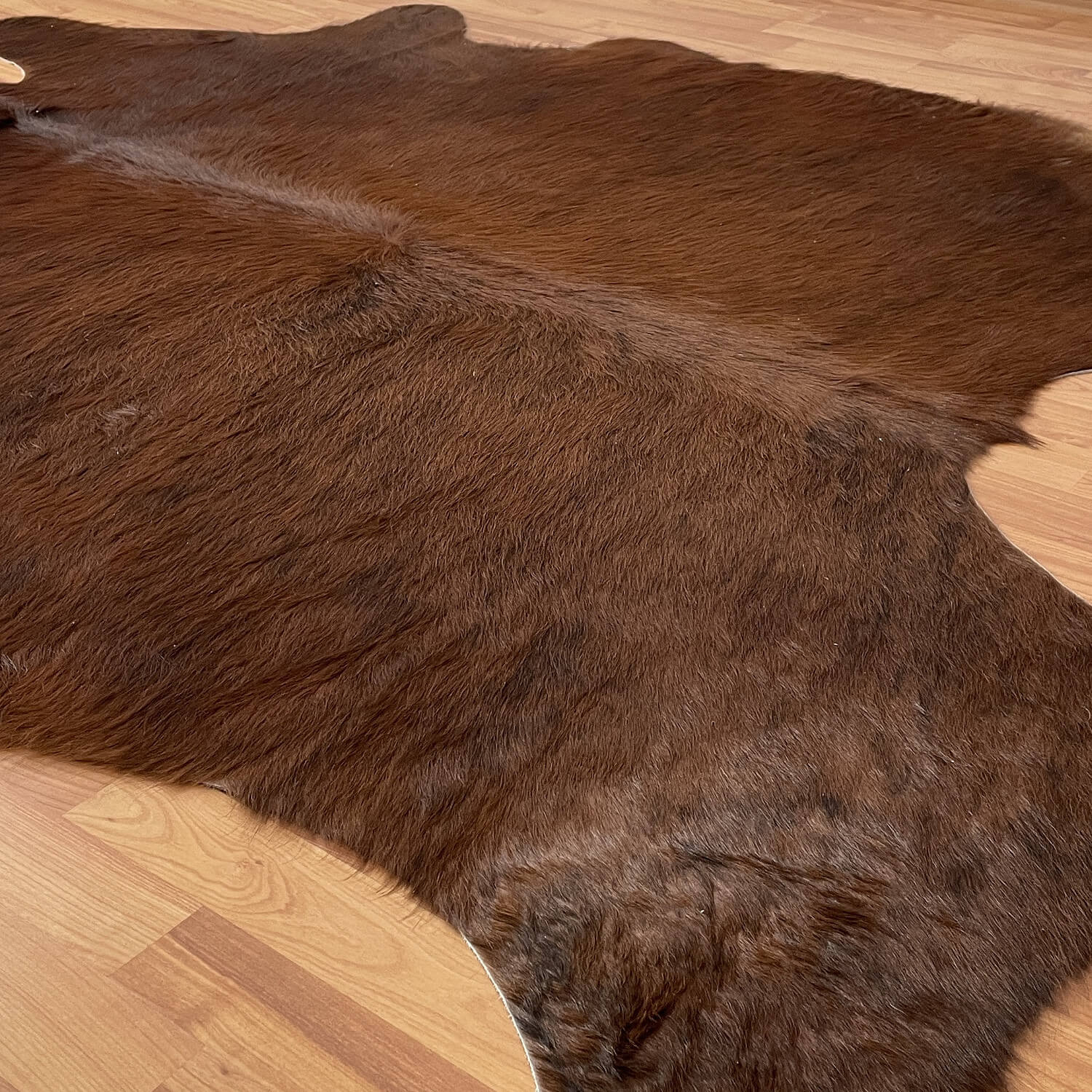 Covor piele de vaca maro rosiatic cu fir lung