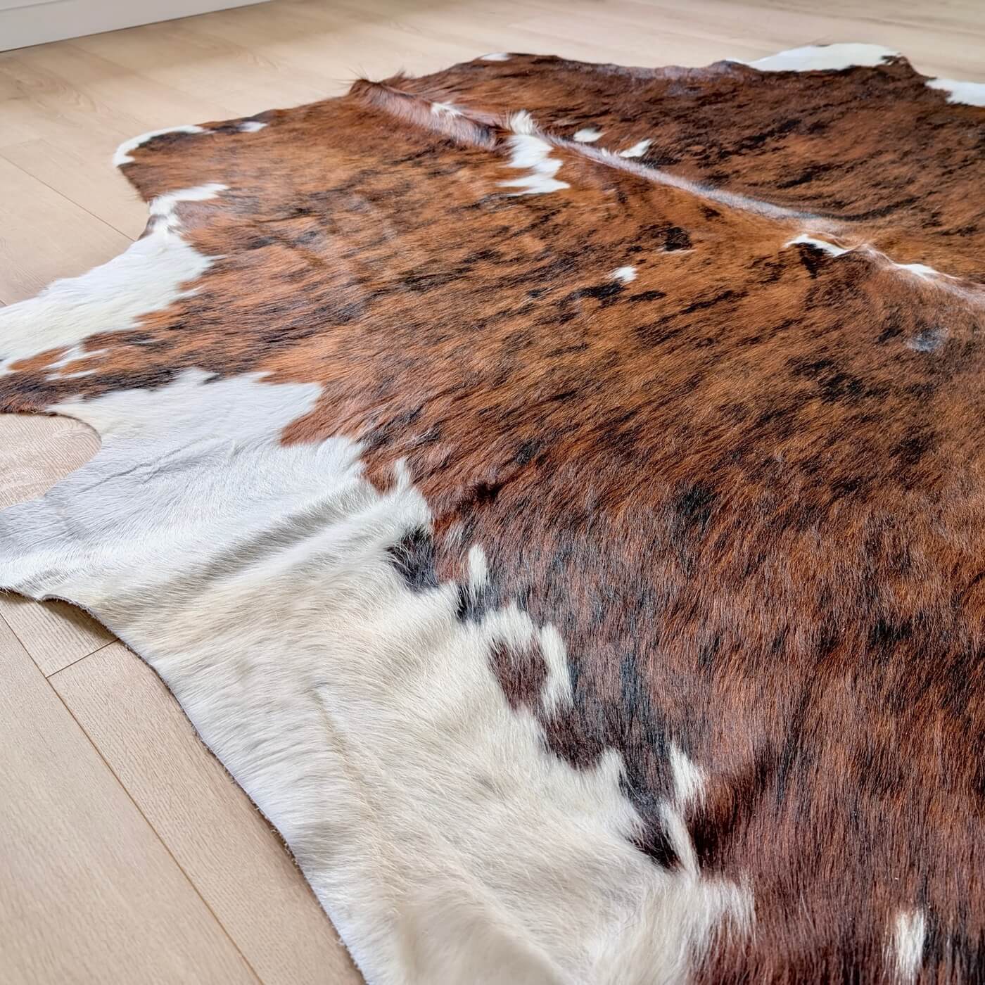Covor din Piele de Vacă - Exotic (245cm x 230cm) - mărime XXL - calitate premium - de aproape