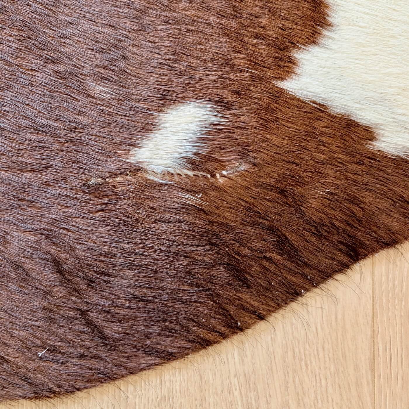 Covor din Piele de Vacă - Maro & Alb (240cm x 220cm) - mărime XXL - cu pete spectaculoase - cut