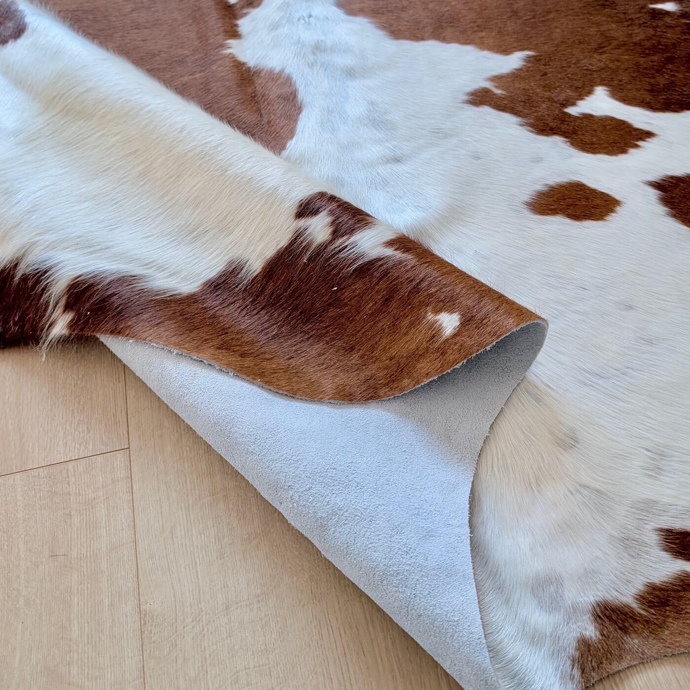 covor piele vaca 100% natural - fotografii reale - marime XL - maro cu pete albe - calitate premium
