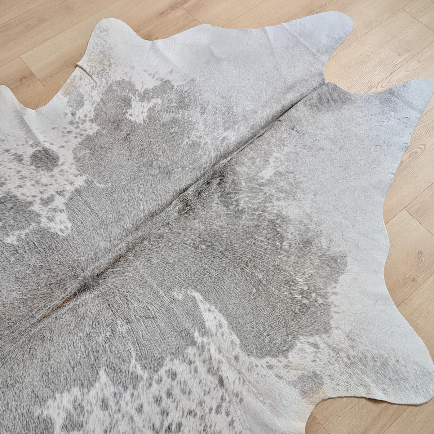 Covor din Piele de Vaca - Gri (235cm x 200cm) - partea de sus