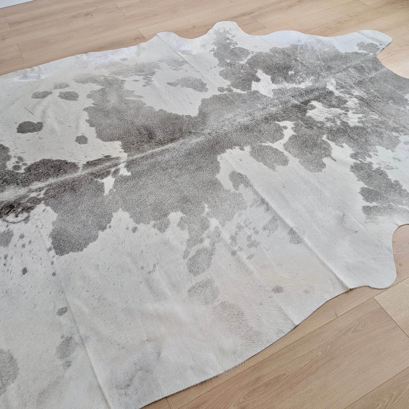 Covor din Piele de Vaca - Gri (230cm x 210cm) - intinsa